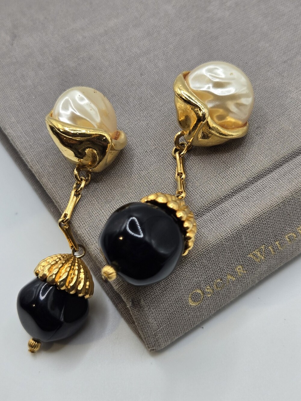 VTG Faux Pearl Black Mod Chandelier Earrings Mod Gold Tone Dangle Robert Rose